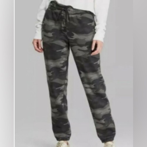 WILD Fable Women's Camo Print High-Rise
Vintage Jogger Sweatpants-XS - Picture 2 of 8